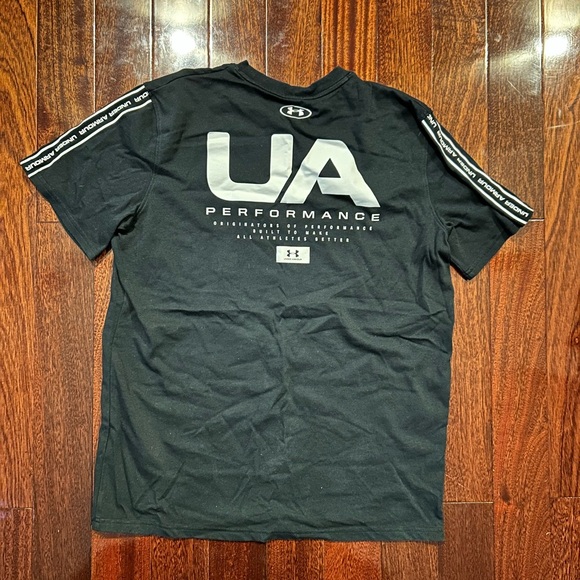 Under Armour Loose-Fit Tee (L) - Picture 3 of 3